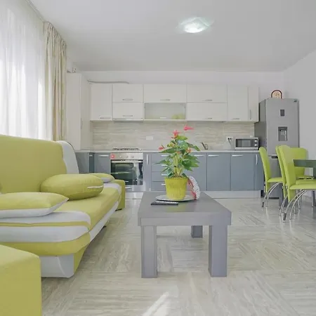 Апартаменти Apartament Ultracentral Silvana Dealul Morii Брашов