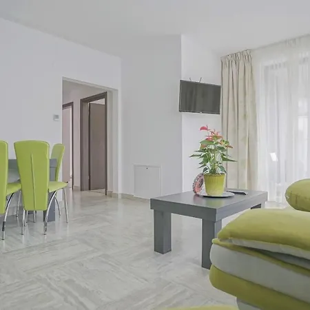 Апартаменти Apartament Ultracentral Silvana Dealul Morii