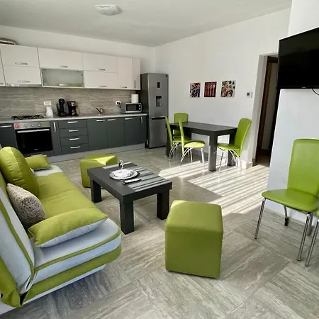 Апартаменти Apartament Ultracentral Silvana Dealul Morii Брашов